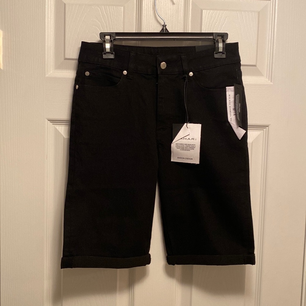 Tahari Black Rinse Wash Mid-Rise Bermuda Shorts…size 6/28